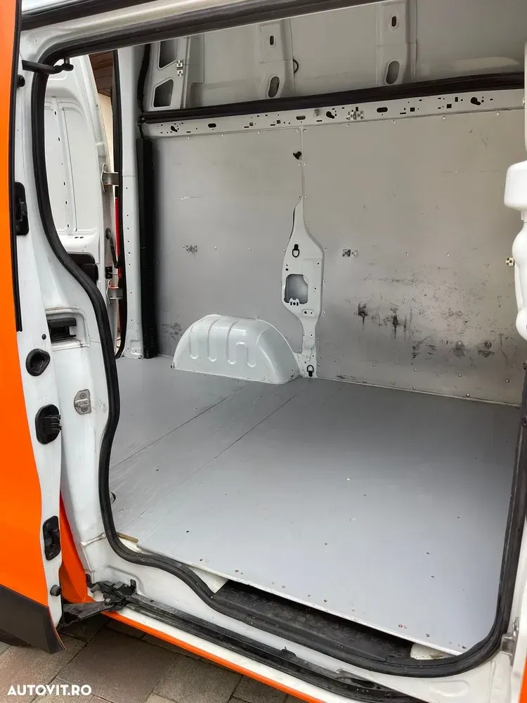 Renault TRAFIC — imagine 4