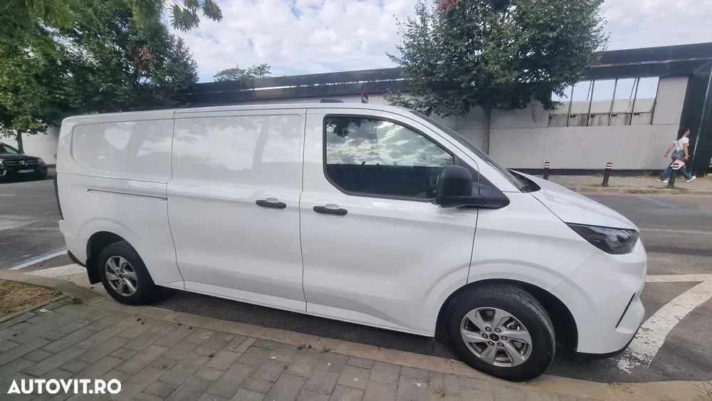 Ford Tansit Custom — imagine 3