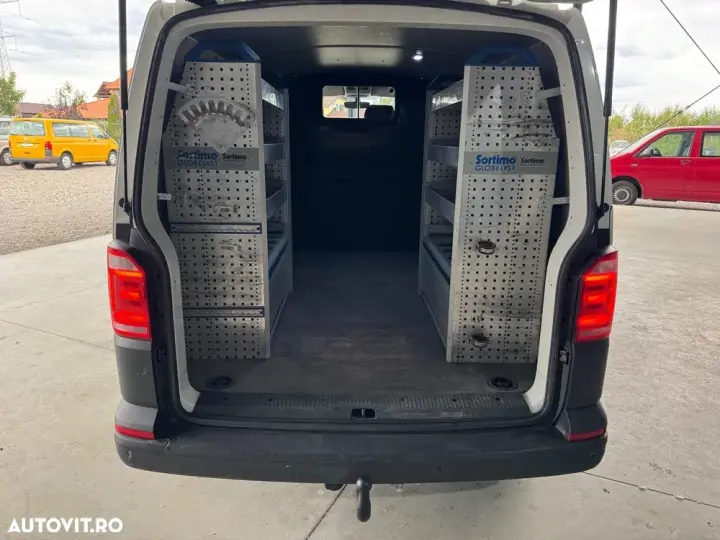 Volkswagen Transporter cu rafturi