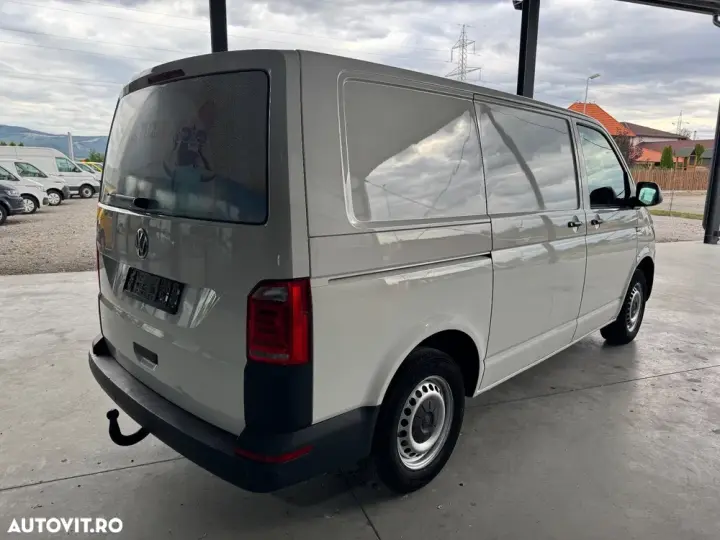 Volkswagen Transporter cu rafturi