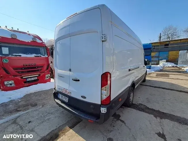 Ford Transit — imagine 3