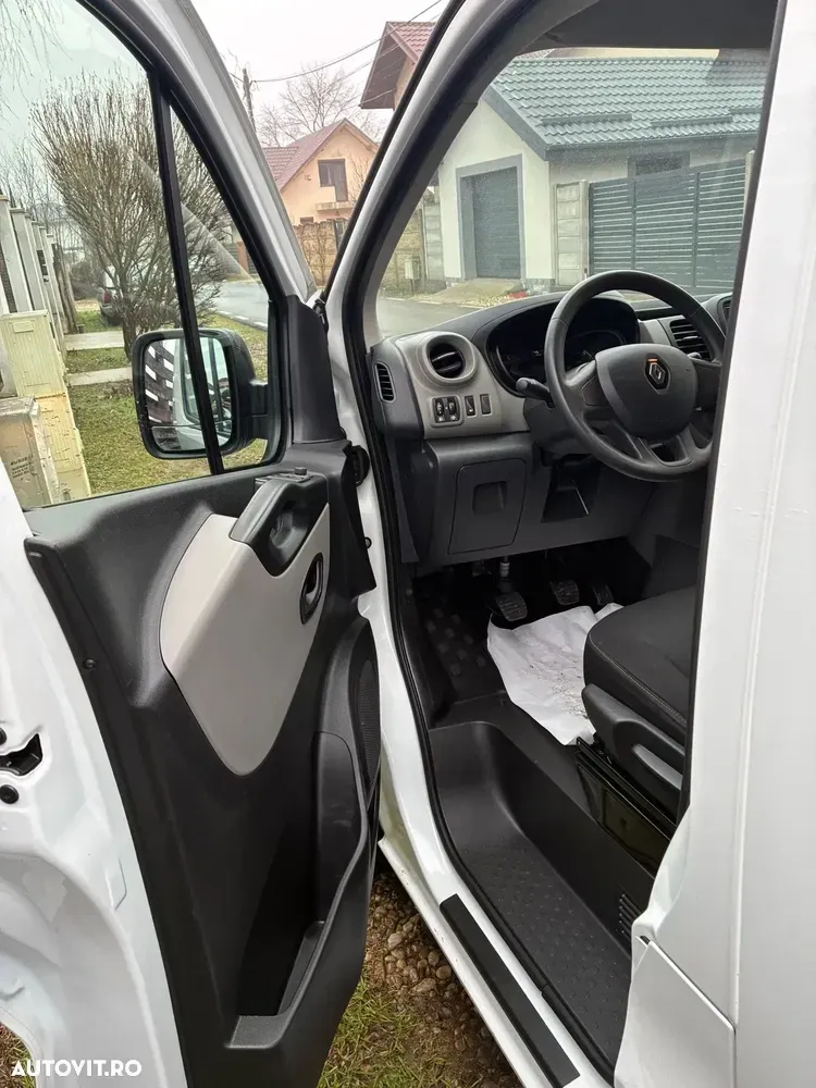 Renault TRAFIC — imagine 6