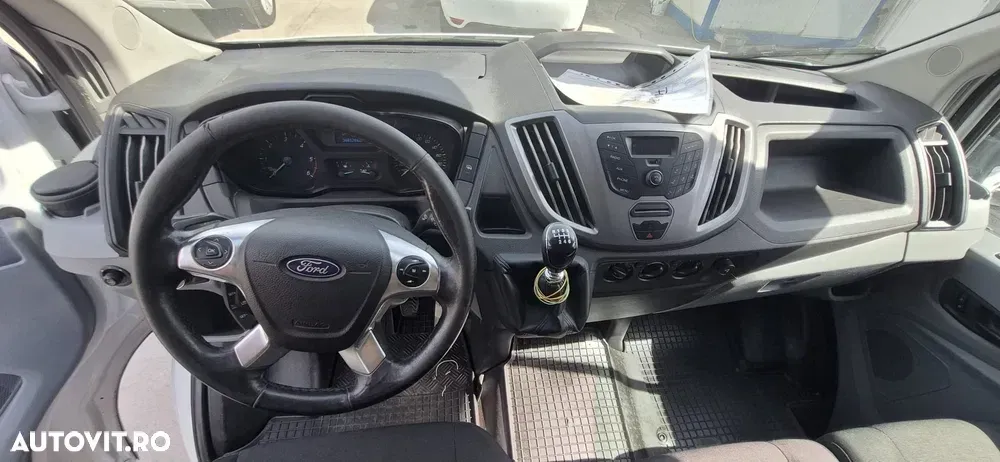 Ford Transit — imagine 4