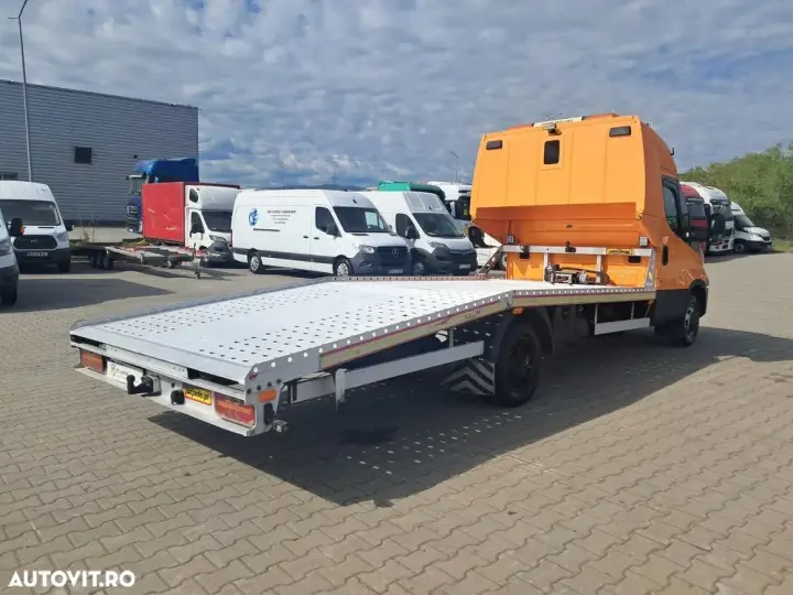 Iveco DAILY 35C18 3.0D 180CP TRANSPORT AUTO CABINA DE DORMIT