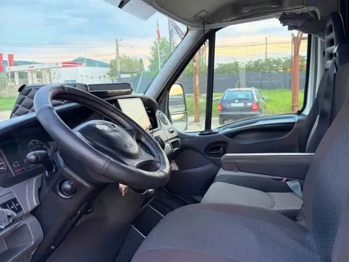 Iveco Daily 35S17 - transportor 3 pozitii