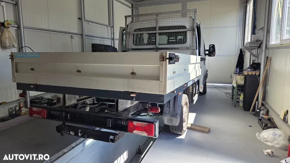 Iveco Daily 35S13, 7 locuri, platforma cu obloane , AC — imagine 3