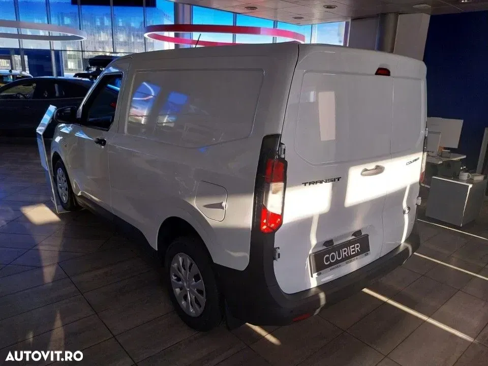 Ford Transit Courier — imagine 4