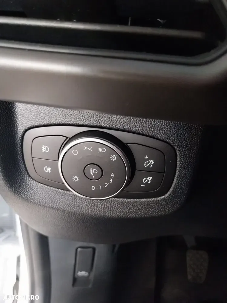 Ford Transit Courier — imagine 5