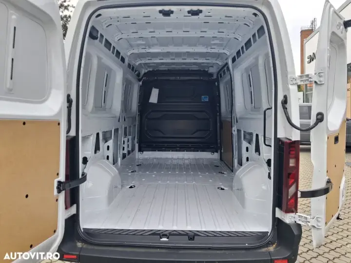 Nissan Interstar Furgon L3H2 2.0 dci 130