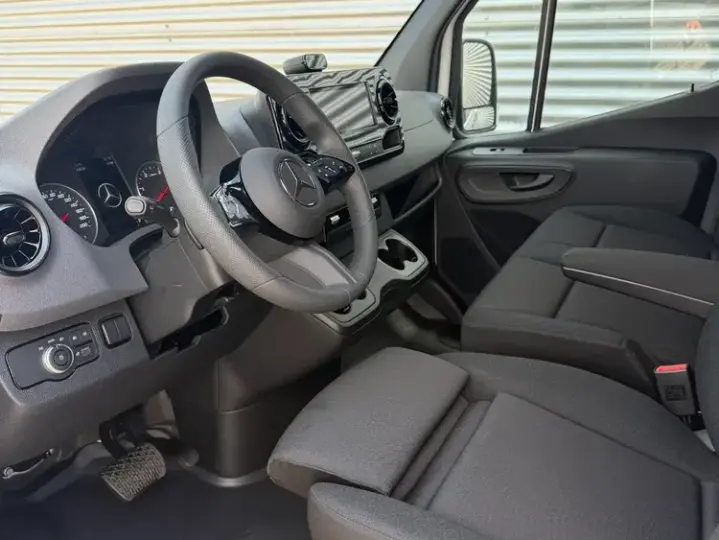Mercedes-Benz Sprinter 317 CDI - Lung - Automat - LED
