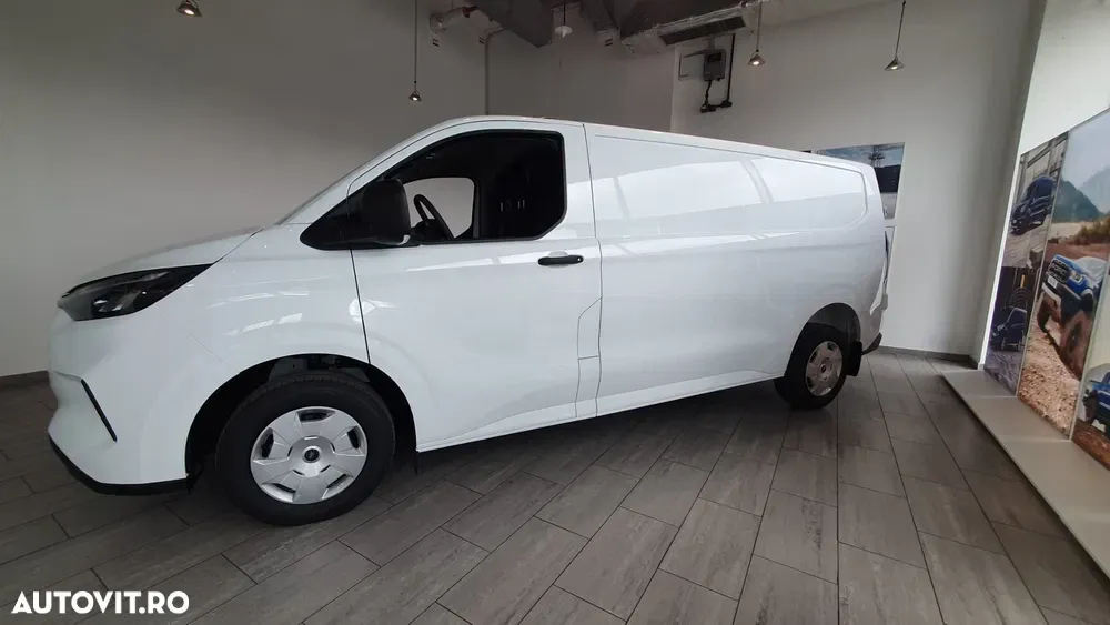 Ford Custom — imagine 3