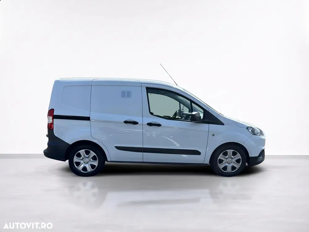 Ford Transit Courier — imagine 6