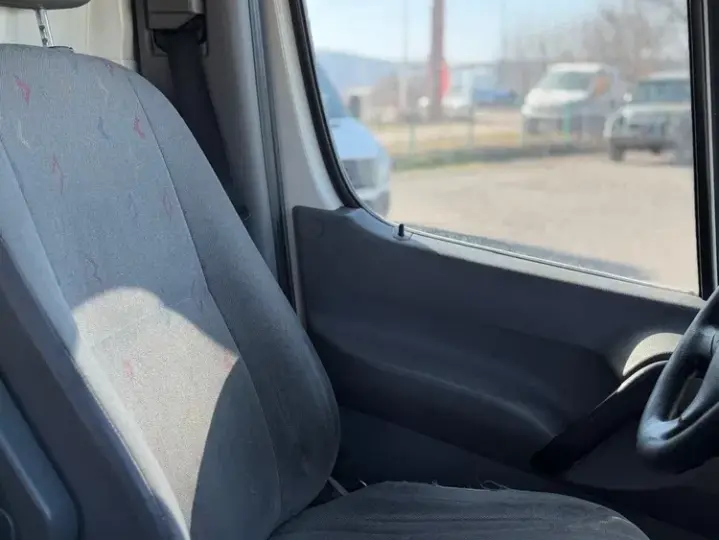 Volkswagen CRAFTER CUB FRIGORIFIC cu LIFT si USA LATERALA