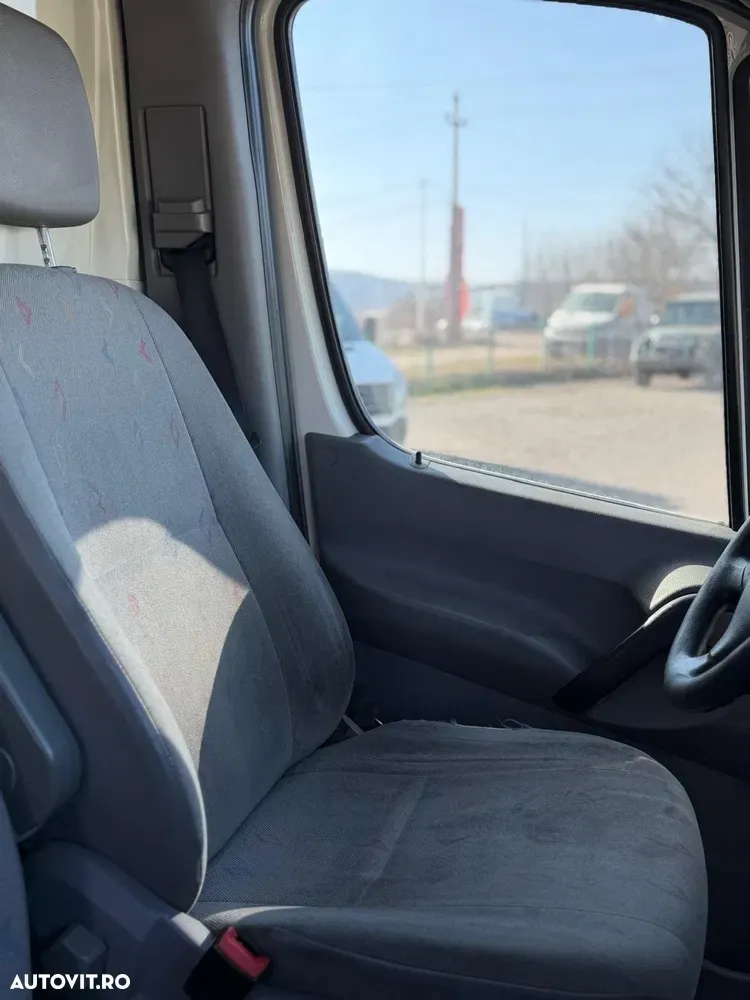 Volkswagen CRAFTER CUB FRIGORIFIC cu LIFT si USA LATERALA — imagine 4