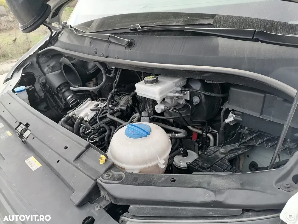 Volkswagen Crafter Furgon L3H2 2.0 TDI — imagine 5