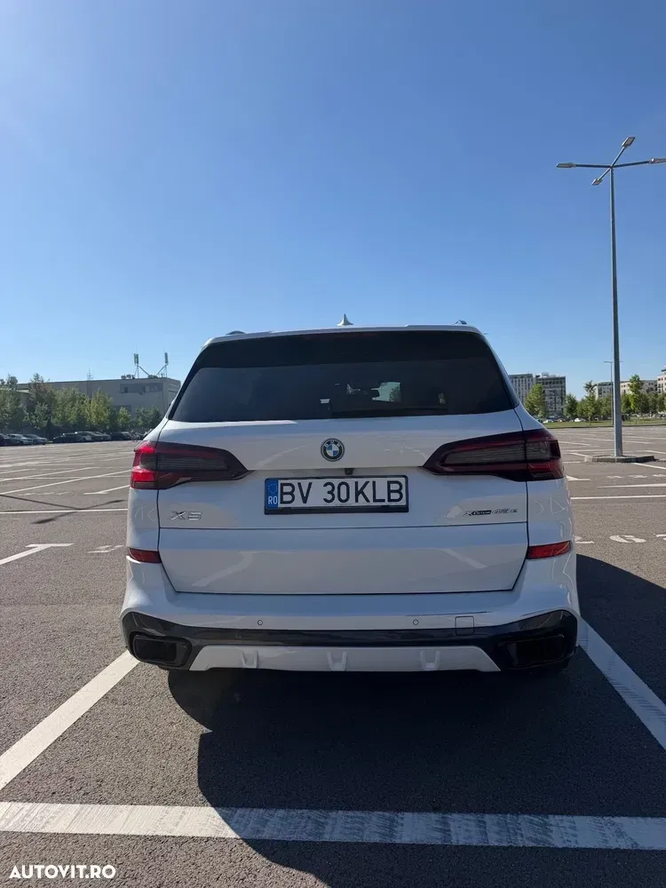 BMW X5 xDrive45e — imagine 5