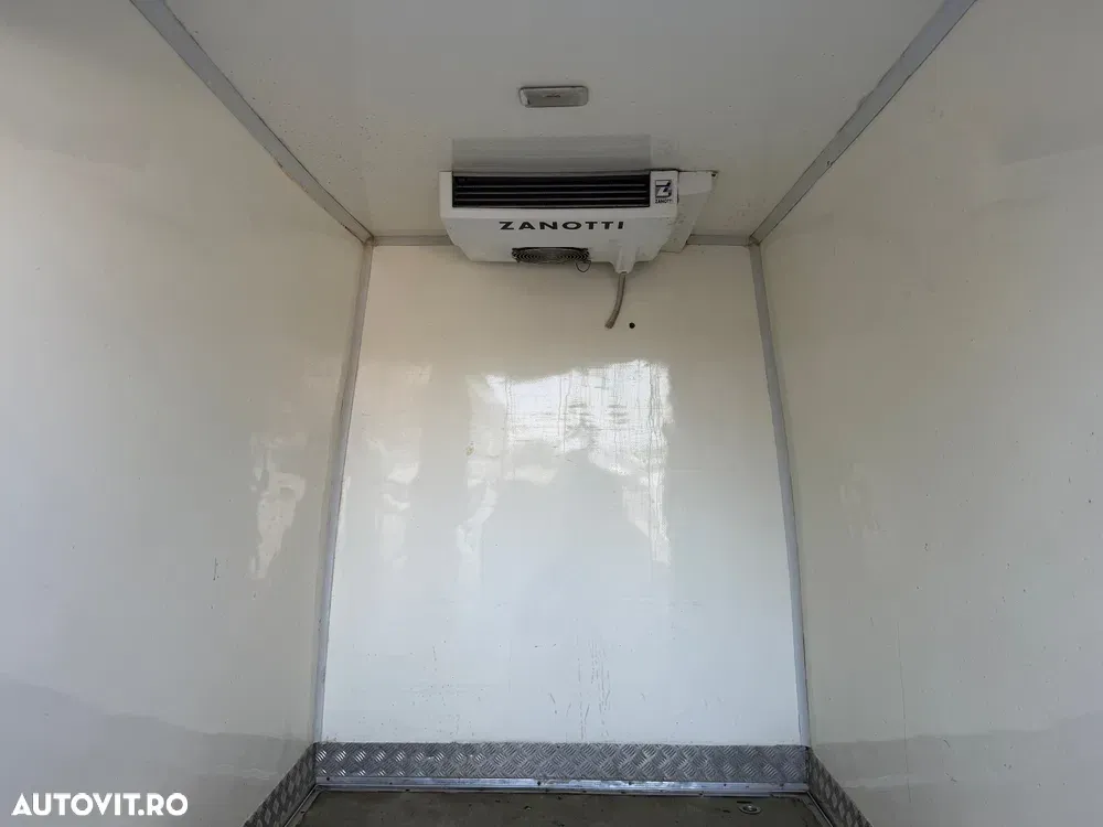 Renault TRAFIC — imagine 6