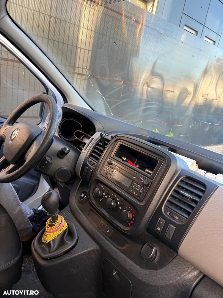 Renault TRAFIC — imagine 3