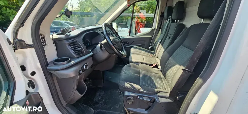 Ford Transit — imagine 4