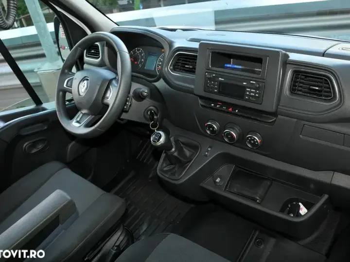 Renault Master cu lift