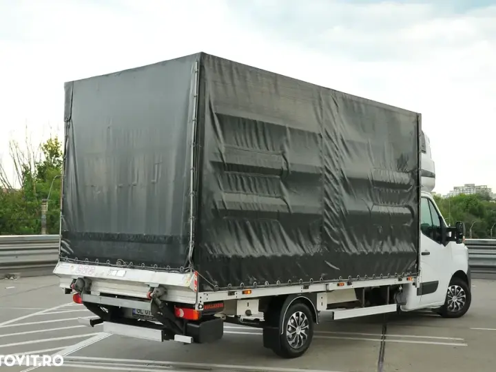 Renault Master cu lift