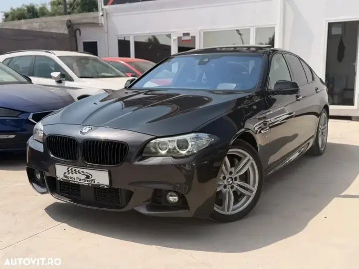 BMW Seria 5 F10/F11/F07 [2010 - 2017] 530d Sport-Aut. Modern Line