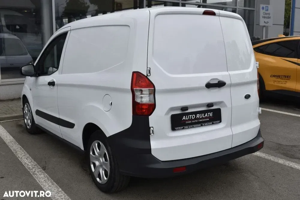 Ford Transit Courier — imagine 5