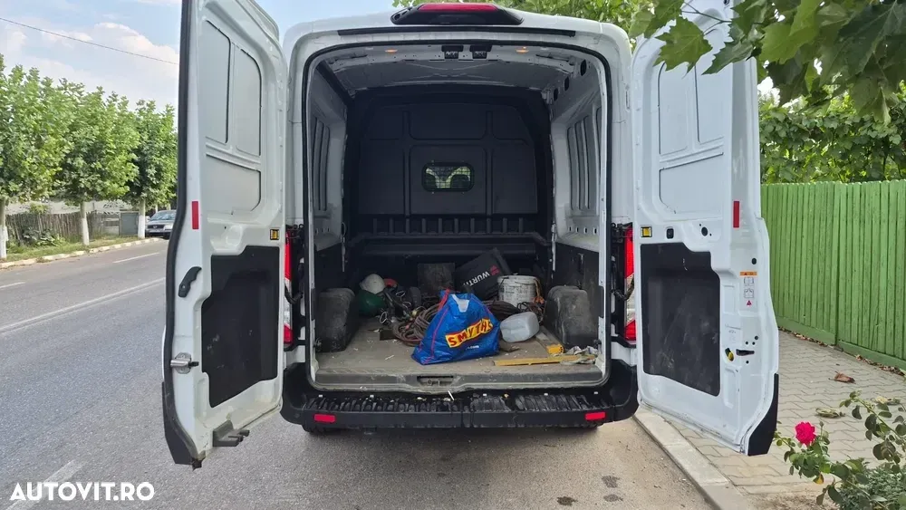 Ford Transit — imagine 3