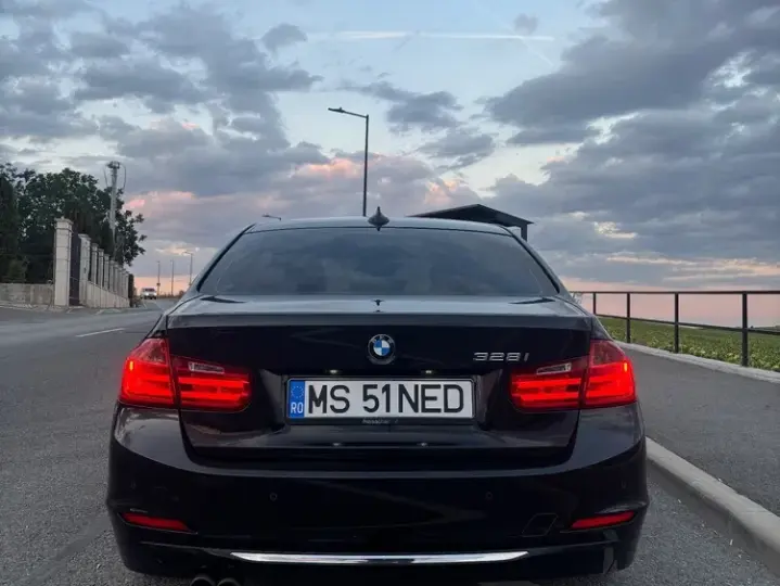 BMW Seria 3 F30/F31/F34 [2011 - 2019] 328i Aut. Luxury Line