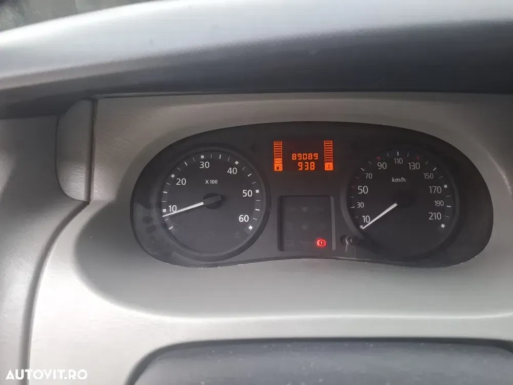Renault TRAFIC — imagine 3
