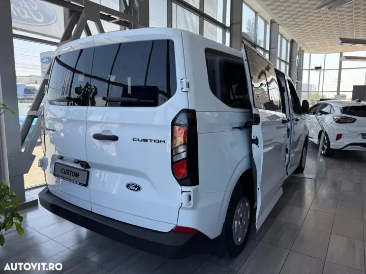 Ford TRANSIT CUSTOM KOMBI 8+1 LOCURI