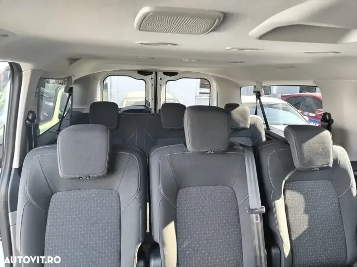 Ford TRANSIT CUSTOM KOMBI 8+1 LOCURI