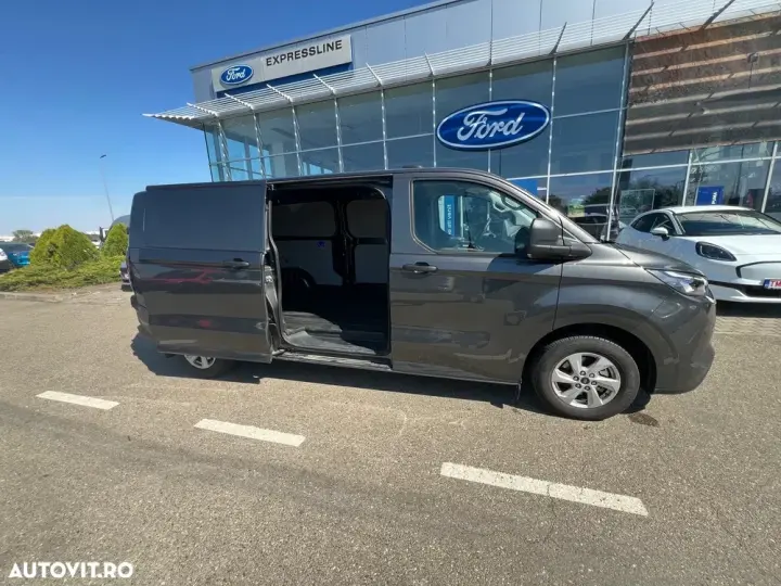 Ford Custom Van