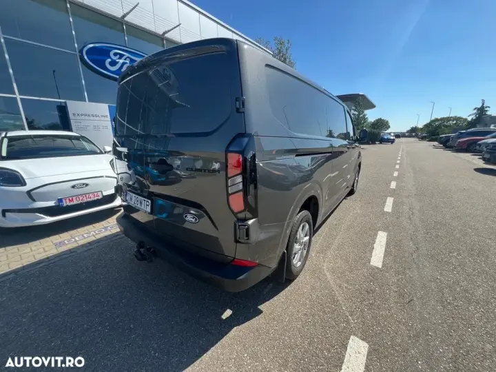 Ford Custom Van