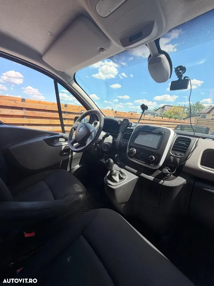 Renault TRAFIC — imagine 6
