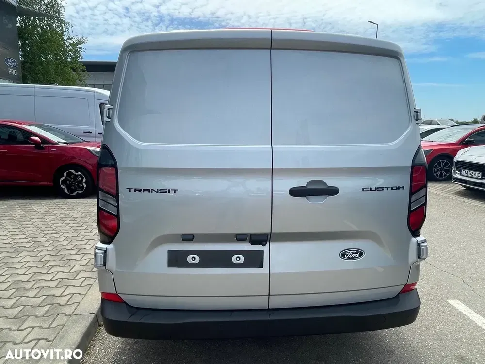 Ford Custom Van — imagine 4