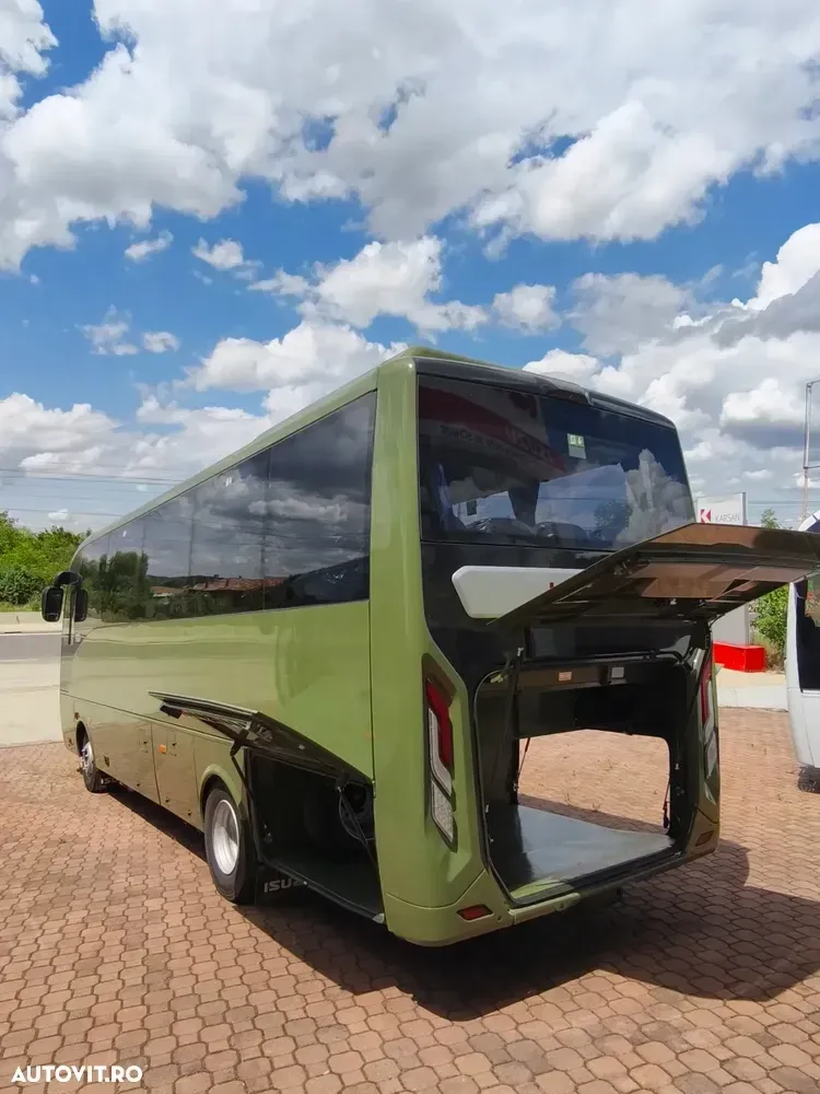 Isuzu Grand Toro — imagine 5