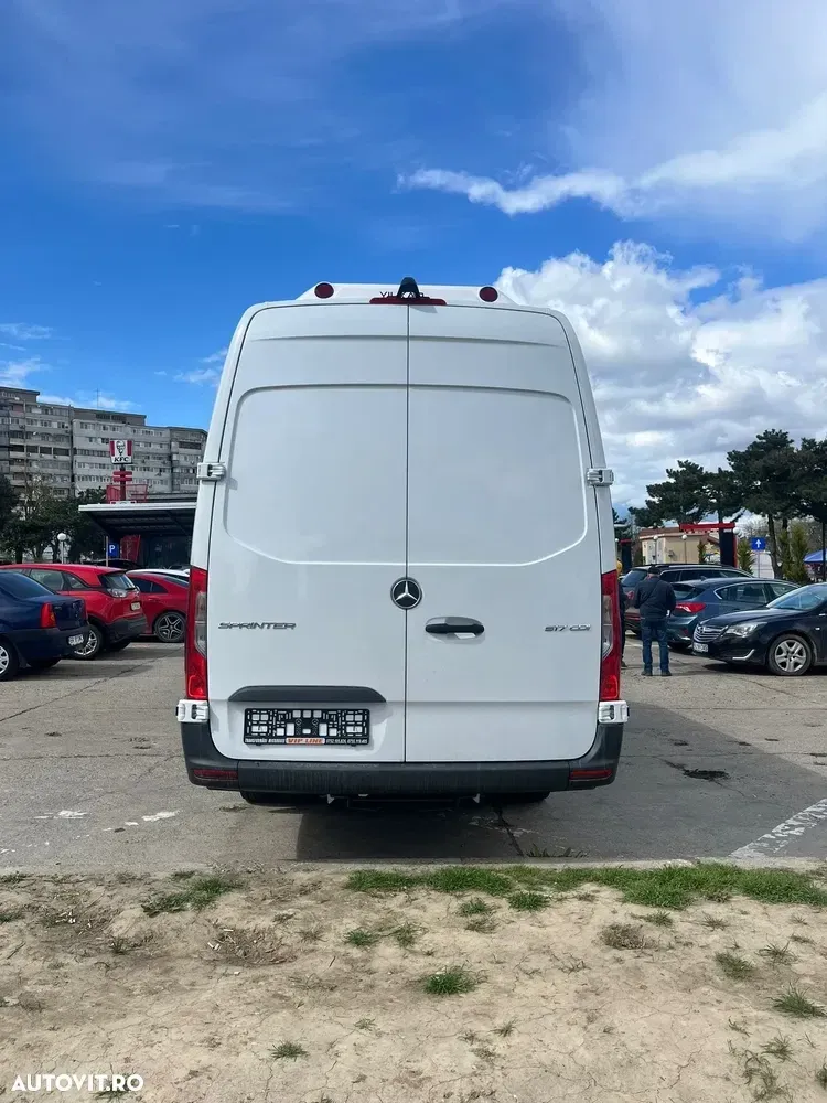 Mercedes-Benz Sprinter 517 Microbuz 20+1 locuri Categoria a II-a 2026 — imagine 5