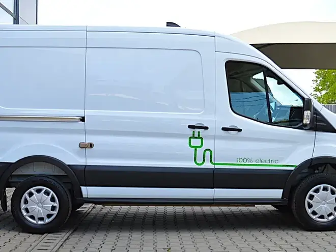 Ford E-TRANSIT L2H2 3500KG N1
