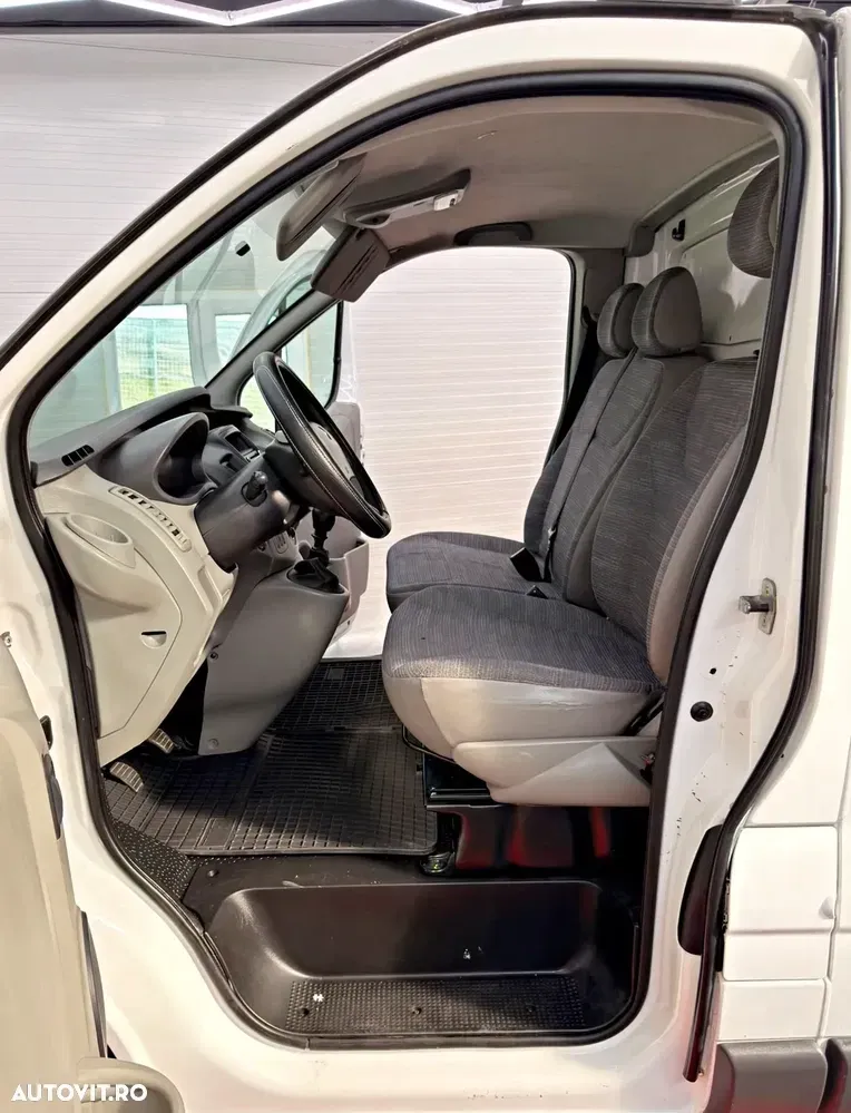 Renault TRAFIC — imagine 5