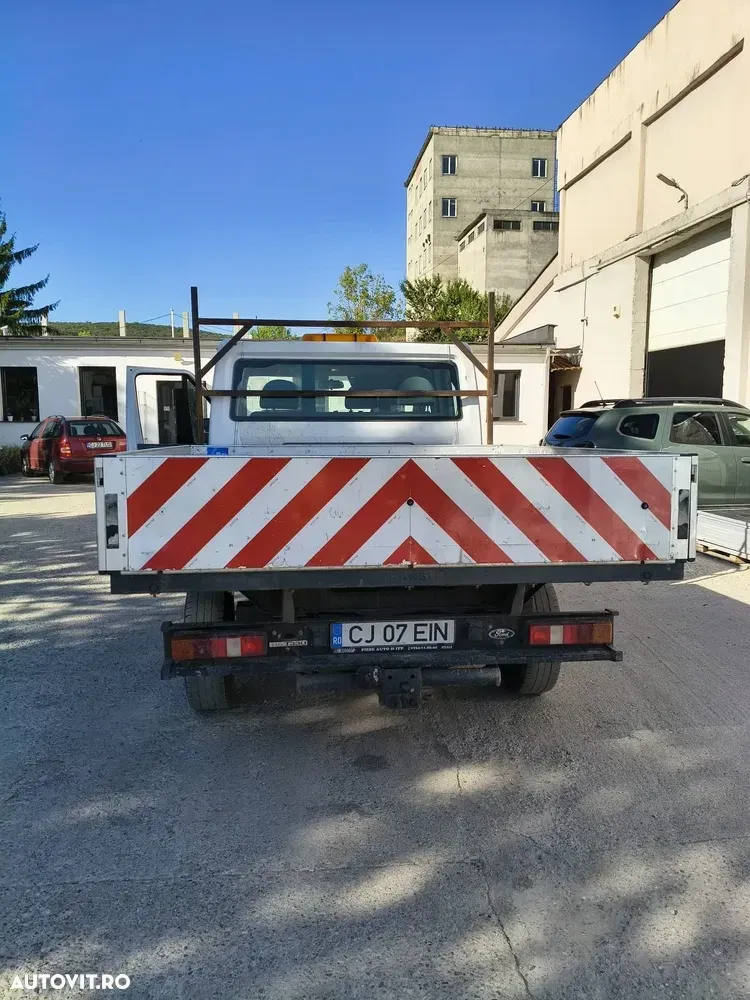 Ford Transit — imagine 3