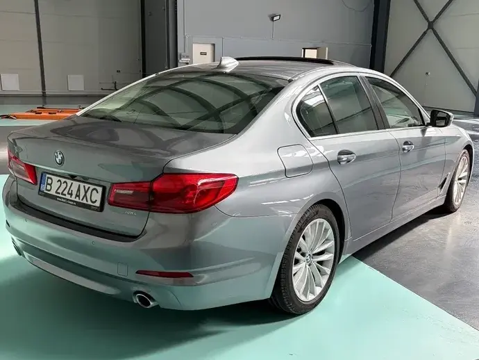 BMW Seria 5 520d AT