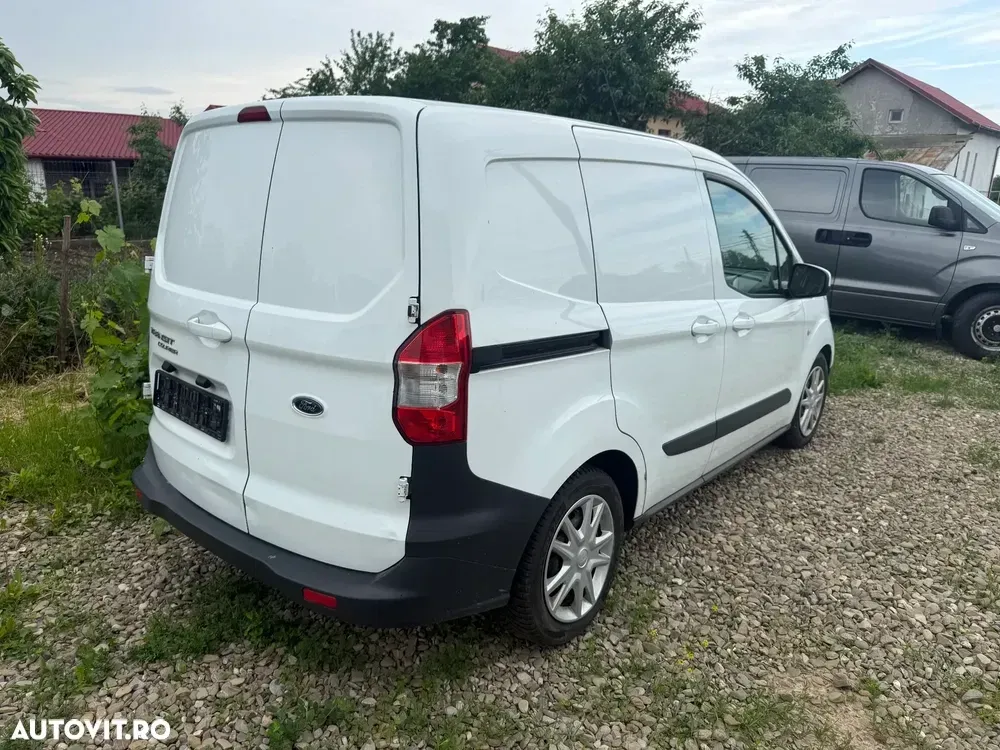 Ford Transit Courier 1.5 TDCi — imagine 2