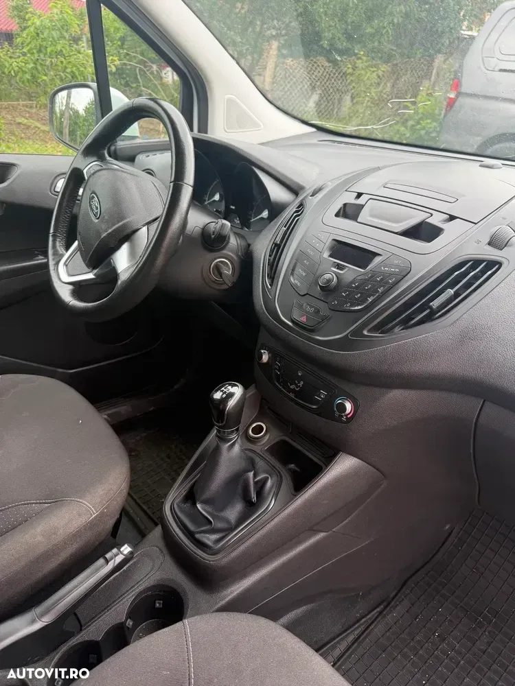 Ford Transit Courier 1.5 TDCi — imagine 3