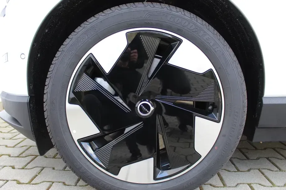 Volvo EX30 Twin Motor Performance AWD Ultra — imagine 5