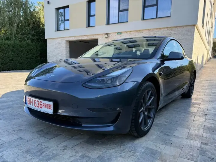 Tesla Model 3 Langstreckenbatterie Allradantrieb Dual Motor