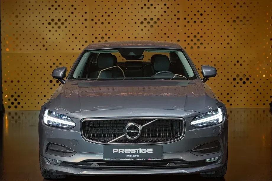 Volvo S90 D5 AWD Inscription — imagine 2