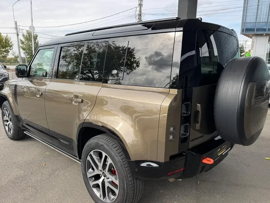 Land Rover Defender 110 3.0 D300 MHEV X-Dynamic HSE — imagine 4