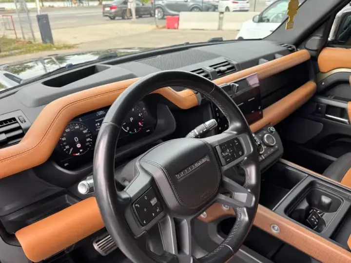 Land Rover Defender 110 3.0 D300 MHEV X-Dynamic HSE