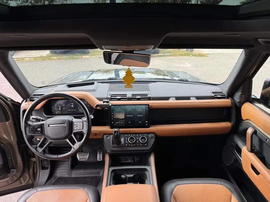 Land Rover Defender 110 3.0 D300 MHEV X-Dynamic HSE — imagine 3